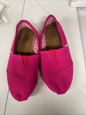 XOXO Bright Fuchsia Slip-On Canvas Shoes